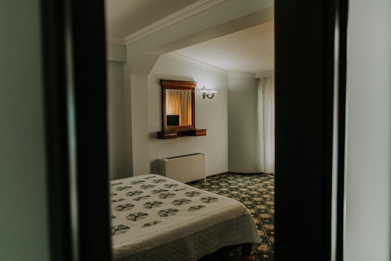 Regal Beius Hotel Buitenkant foto