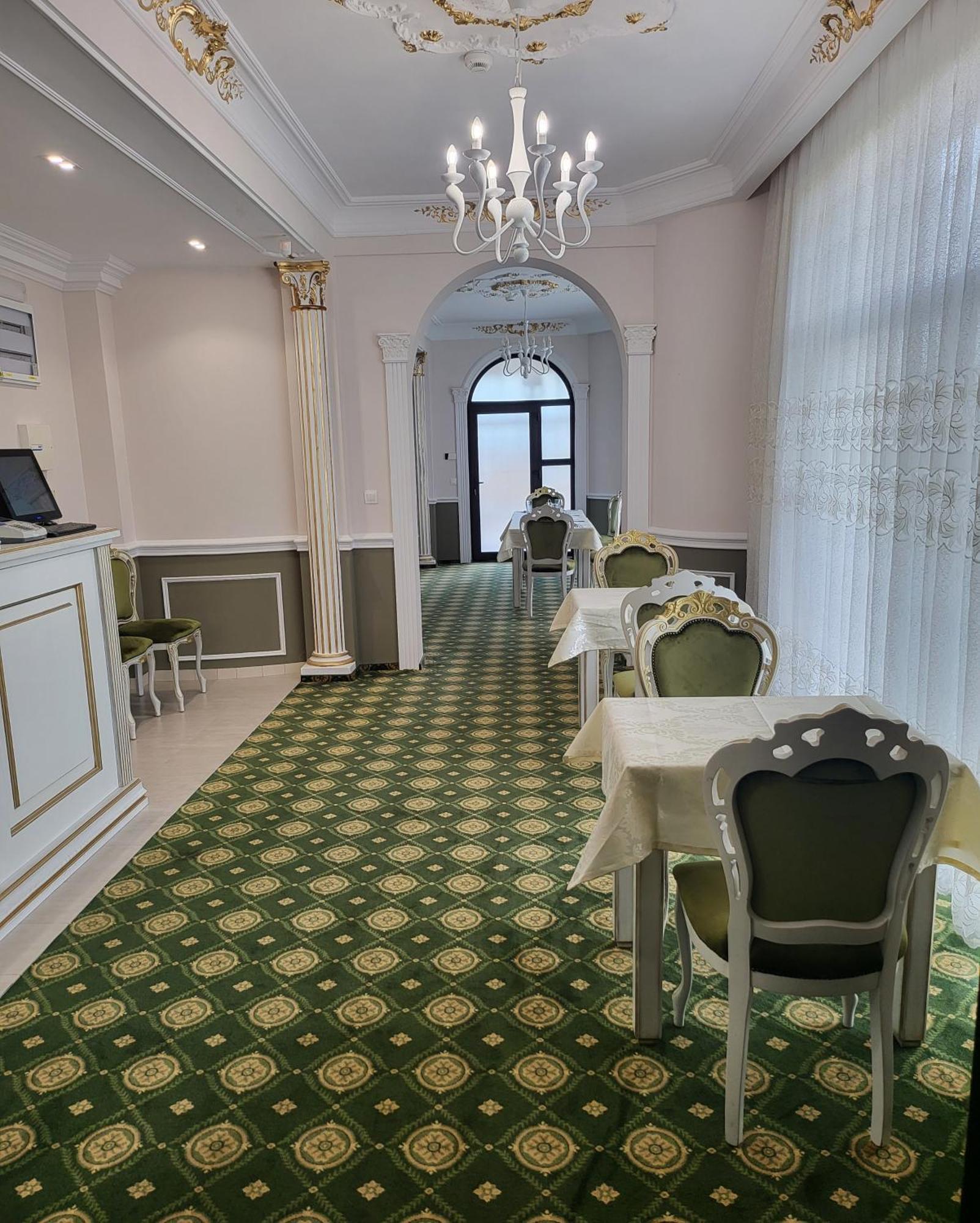 Regal Beius Hotel Buitenkant foto