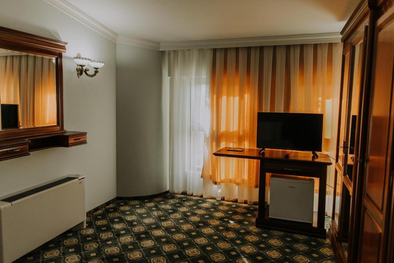 Regal Beius Hotel Buitenkant foto